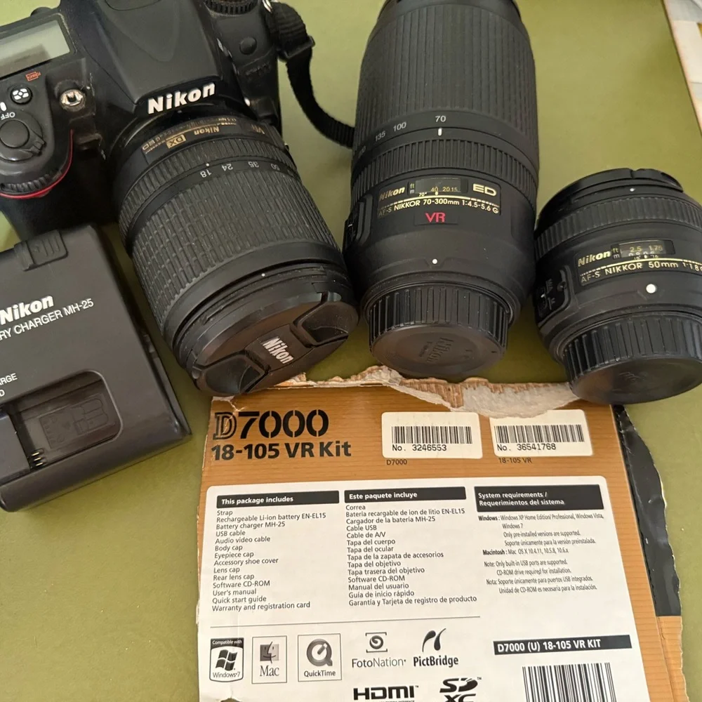 Nikon D7000 Black Camera with Lens Kit